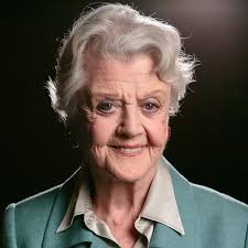 È morta Angela Lansbury. L'attrice britannica, famosa per aver interpretato  la celebre serie televisiva 'Murder, She Wrote', in italiano 'La signora in  giallo', aveva 96 anni. Lo riportano i media americani citando