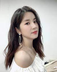 Anne, baba, abla (1), kız kardeş (1) (i̇smi park seung hee). Dql6xt9deiqsm