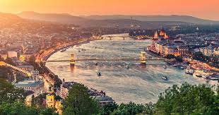 Budapest, capital city of hungary and that country's political, administrative, industrial, and commercial center. Budapest Reiseziele Tap Air Portugal