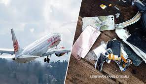 Pesawat sriwijaya air terhempas dalam laut, serpihan kapal terbang dan anggota badan manusia ditemui sabtu, 09 januari 2021 9:00 pm waris penumpang pesawat sriwijaya air sj182 sedang menunggu khabar berita di lapangan terrbang supadio di pontianak. Pesawat Lion Air Terhempas Di Sumatera
