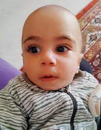 yataktan dusen 7 aylik bebek oldu