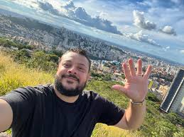 Salmos 131: 1 SENHOR, o meu coração não se elevou nem os meus olhos se  levantaram; não me exercito em grandes matérias, nem em coisas muito  elevadas para mim. 2 Certamente que