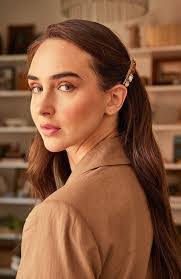 Melanie Barrette's Instagram, Twitter & Facebook