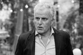 According to dutch media, citing sources, the journalist was shot five times when he left the rtl studio, where he was invited to participate in a tv show. Afb X9asiuskwm