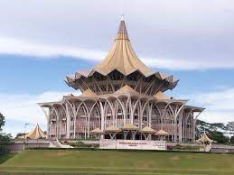 It sits directly on the riverfront in downtown kuching. Dewan Undangan Negeri Sarawak Kuching Aktuelle 2021 Lohnt Es Sich Mit Fotos Tripadvisor