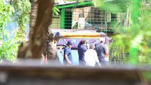 Irrfan khan's funeral was small due to the restrictions in place due to coronavirus pandemic. Irrfan Khan Funeral Attended By Kapil Sharma Mika Singh And Others Filmibeat