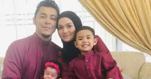 Adaptasi sinetron indonesia puteri yang ditukar malaysia version cast : Showbiz Stay Strong Okay Fan Encourages Puteri Sarah To Hold On To Her Marriage