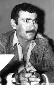 Yılmaz güney'in i̇mralı'da çekilen fotoğrafları kitaplaştırıldı ve everest yayınları tarafından yayınlandı. Guzel Adam Yilmaz Guney 2020 Eski Film Afisleri Edebiyat Fotograf