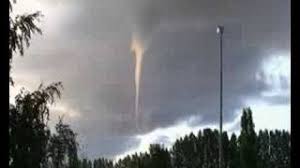 Trąba powietrzna w strzyżewie paczkowym видео trąba powietrzna канала mateusz brożek. Traba Powietrzna Nad Morzem Tornado W Polsce Film Traby Powietrzne Nad Baltykiem