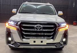 Hello friends in this video we are going to discussing about the exterior and interior design of the upcoming toyota landcruiser 300 series in detail so. All New 2021 Toyota Land Cruiser 300 To Debut Next Year Wapcar