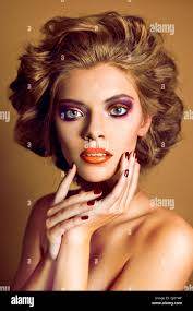 Mani un po ' immagini e fotografie stock ad alta risoluzione