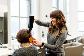According to square, the average tip for a hairdresser is 20% so if you want to tip the average amount, you'll need to leave $24. How Much To Tip Hairdresser On 200 Guide Beezzly