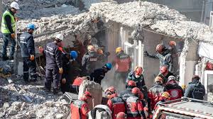 В подвешенном состоянии пребывают и туристы. Turkey Earthquake Rescue Efforts Near End As Death Toll Rises Bbc News
