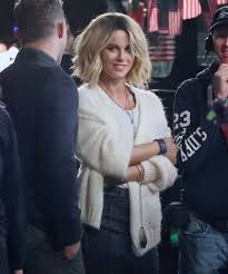 The film stars kate beckinsale, bobby cannavale, laverne cox, stanley tucci, and jai courtney. Kate Beckinsale Jolt Set In London 08 07 2019 Celebmafia