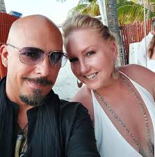 Buenos Dias! I just wanted to give some shout outs to some businesses and  people that made our wedding last weekend amazing. 1) Karin Macdonald from  Sugar Skull Suites. My family stayed