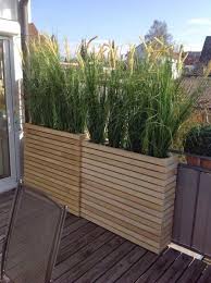 brise vue balcon naturel en gramine es ornementales en bacs de bois terrasse balcon paysagiste d deco terrasse exterieure decoration balcon jardins en bois