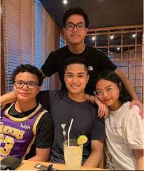 We will continue to update details on erick thohir's family. 4 Potret Gaya Hidup Anak Menteri Indonesia Yang Menjadi Sorotan