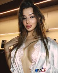 Julie Jess (@juliejessofficial) • Instagram photos and videos