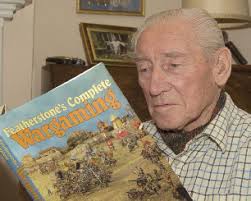 Dungeon Master Magazine: Il decano dei Wargames, Un profilo di Donald  Featherstone