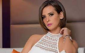 مشاهدة وتحميل مسلسل الدايرة الحلقة 1 الاولي كاملة اون لاين يوتيوب علي اكثر من سيرفر تحميل مسلسل الدراما المصري الدايرة الحلقة 1 كاملة بطولة احمد صلاح حسني و ايمان العاصي , الحلقة 1 الاولي بجودة عالية hd 720p circle 2021 series episode 1 , e01 , حصرياً على موقع. Ø¥ÙŠÙ…Ø§Ù† Ø§Ù„Ø¹Ø§ØµÙŠ Ø¨Ø¥Ø·Ù„Ø§Ù„Ø© Ø¬Ø°Ø§Ø¨Ø© Ø¯Ø§Ø®Ù„ Ø§Ù„Ø¬ÙŠÙ… Ø¨ÙˆØ§Ø¨Ø© ÙÙŠØªÙˆ