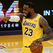 Lebron james ya puede celebrar su primer triunfo como 'laker' gty_ar_spo. Nba Lebron James Fuhrt Los Angeles Lakers Zum Sieg Phoenix Suns Siegen