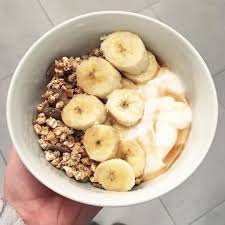 Breakfast Pour Ce Matin C Etait Muesli Sarrazin Pomme Miel Avec Du Fromage Blanc 0 Et Une Banane Et Le Tout Arrose De Food Breakfast Oatmeal