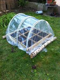 une petite serre improvisee pour etre encore a l abri des dernieres gelees une bache et 6 arceaux d electricien meme fonctionnalite que des home decor decor