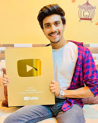 Jiska intezar tha wo agya😍 Golden play button🔥 Watch full vlog on my youtube channel “Anant Rastogi” #goldenplaybutton #youtube #picoftheday #explore