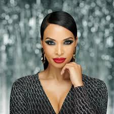 Simple approach to a beautiful subject! Classic beauty treatment, over and  under. Background courtesy of holiday tinsel strips, about 10 bucks