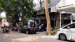 Rumah raffi ahmad di andara dihuni banyak makhluk astral. 10 Potret Luasnya Rumah Raffi Ahmad Satu Kavling Garasi