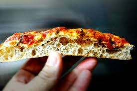 Se si è a dieta, mangiare preferibilmente una pizza marinara oppure una focaccia con rucola e pomodorini: Doppia Cottura E Ingredienti Di Qualita La Formula Di Mangiare Pizza E Schiaccia Italia A Tavola