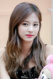 See more of 周子瑜 tzuyu 쯔위 on facebook. Twice å­ç'œ åª½åª½è‡ªçˆ†ä¸Šäº†å¹´ç´€ æ•´å½¢ä¸­æ¯' æ¯å¥³ç…§æ›å…‰åš‡å£žç¶²å‹