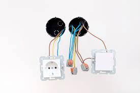Dalam memastikan bahwa system grounding pada instalasi listrik rumah anda telah terpasang dengan baik, ada 2 bagian utama yang harus kita ketahui 2. Hindari Kecelakaan Listrik Di Rumah Begini Instalasi Kabel Listrik Yang Aman