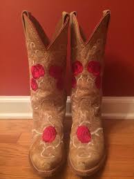 Cowgirl boots with red roses. Best Ariat Women S 13 Corazon Embroidered Rose Cowboy Boots For Sale In Nashville Tennessee For 2021