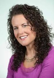 How NaturallyCurly Co-Founder turned a niche community into a multi-million  dollar brand