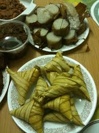 رندڠ) adalah masakan daging asli indonesia yang berasal dari minangkabau. Ketupat Lemang And Rendang Makanan