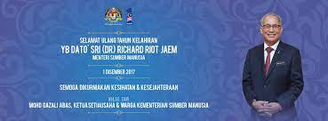 04 apakah jabatan sumber manusia? Kem Sumber Manusia On Twitter Selamat Ulang Tahun Kelahiran Yb Menteri Richardriot Najibrazak Dralihamsa Mohdgazaliabas Ksm Disember2017