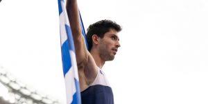 Μία κοπέλα πείθει τον μεγαλύτερο αδελφό της να της επιτρέψει να οργανώσει ένα πάρτι σπίτι τους και καλεί σ' αυτό και τον ερωτευμένο μαζί της γιο του συντηρητικού προέδρου της εταιρείας όπου. I9 67 3wkzgmwm