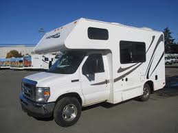 Camping world sported this small class c rv at the tampa rv show early this year, and has been on my mind ever since. 2015 Thor Majestic 19g Class C Rv 19 Ft Classifieds For Jobs Rentals Cars Furniture And Free Stuff
