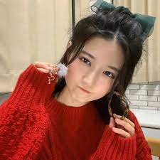 八田エミリ on instagram youtubeサムネのボツになったやつ クリスマス感満載です ニット ミディアムヘア ヘアアレンジ ミディアムヘアアレンジ スカーフアレンジ ニットコーデ 赤ニット ヘアアレンジ 赤ニット 女の子モデル 簡単