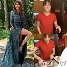 Benedetta parodi abbandona il programma lasciando al timone la sorella cristina. Benedetta Parodi Mostra La Coscia Per Sviare Le Polemiche Sulla Parmigiana