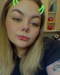 Beth Uselton's Instagram, Twitter & Facebook