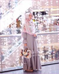 Tampil syari ala citra kirana adalah salah satu hal yang bisa dengan mudah ditiru oleh siapapun yang ingin tampil kekinian. Outfit Baju Gamis Berhijab Ala Selebgram 2018