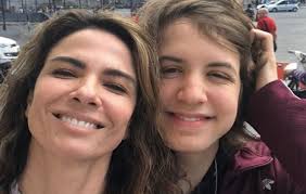 Luciana gimenez morad (born november 3, 1969) is a brazilian model and tv show hostess. Luciana Gimenez Homenageia Filho Lucas Jagger Em Aniversario Ofuxico