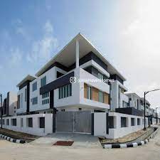 God blessed me with 3 boys a while back 🙏🏽 jamal, jalil and jelani (triplets). Kizz Daniel Adds A Feather To His Cap As He Has A Street Named After Him In The Luxurious Haven Homes Estate Bellanaija