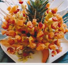 Un albero di natale interamente fatto di frutta! Spiedini Di Frutta Fresca Armonia In Tavola Menu Per Quattro Stagioni