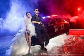 9 foto 9 potret prewedding joshua suherman dan clairine clay, posenya sangat mesra di atas gunung 9 foto Foto Pre Wedding Berseragam Petugas Jadi Tren Di Tiongkok Republika Online