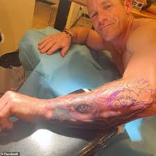 Inked Navy Seal Eddie Gallagher Gets New Tattoo Of His Wife S Eyes Daily Mail Online