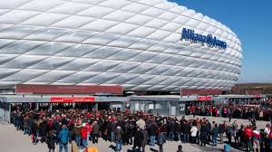 Das ursprüngliche wembley stadion wurde bereits 1922 erbaut und 1923 eröffnet, der grund für den bau war die british empire exhibition, eine ausstellung das stadion blieb jedoch bestehen, es wurde im laufe der zeit erweitert und modernisiert. Em 2021 Orte Und Spielstatten Austragungsorte Stadien Europameisterschaft Euro 2021 Heute Am 21 6 21