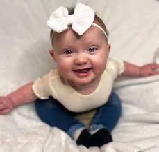 Hello everyone!! I've always had an interest in photography and offered to  do a free family session/pregnancy announcement for a friend of mine. I do  not own a camera and will be